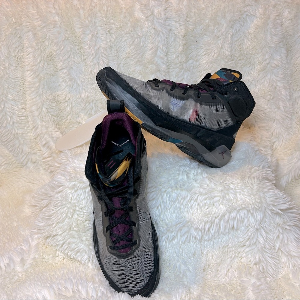 NIKE AIR JORDAN 37 BASKETBALL SHOES - SIZE 11 - ONLY USED ONCE OR TWICE - NO BOX